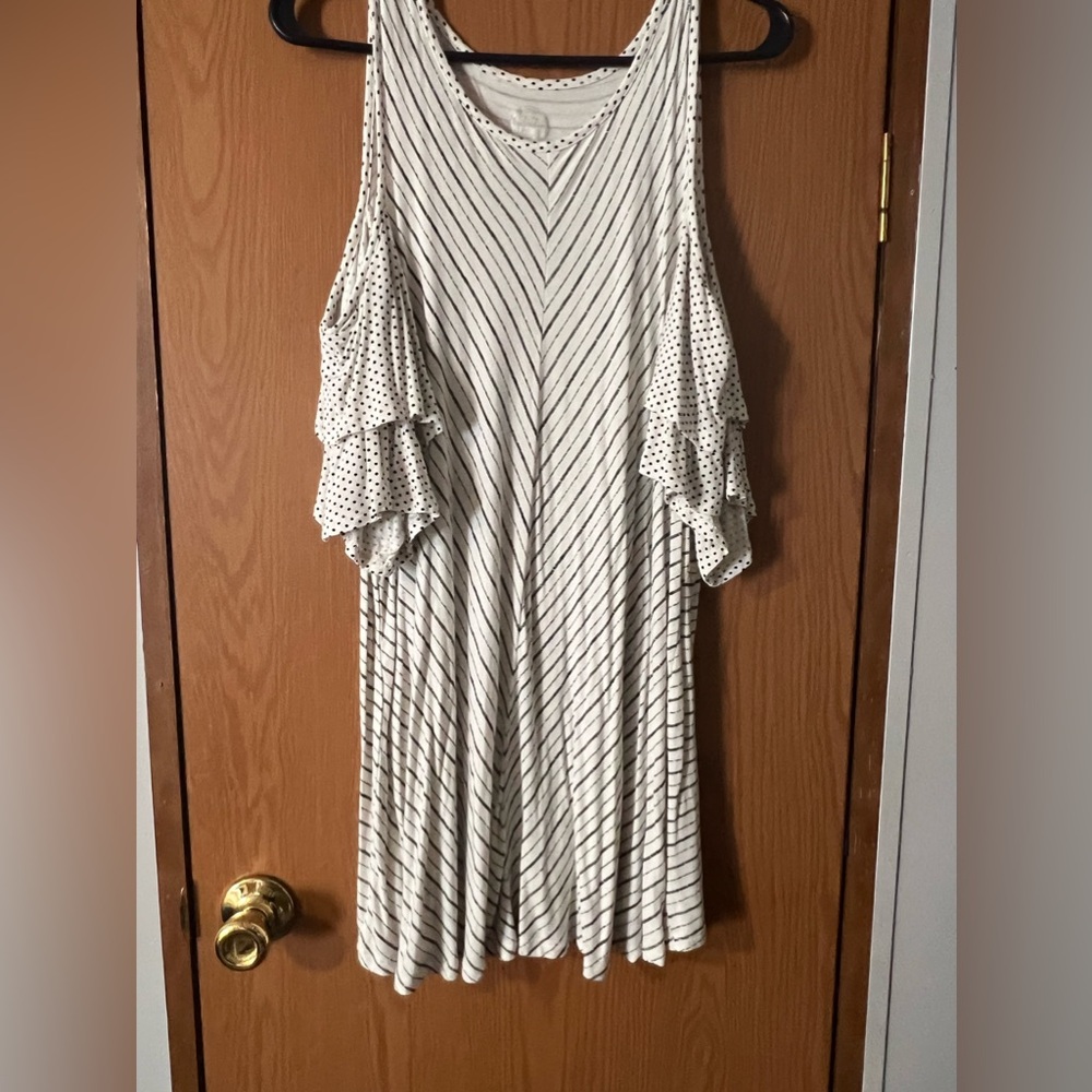 Maurice’s black and white blouse